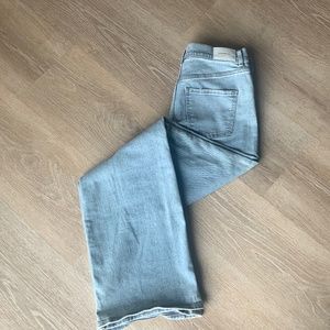Express women’s, wide leg, high rise jeans, size 8R, color light wash